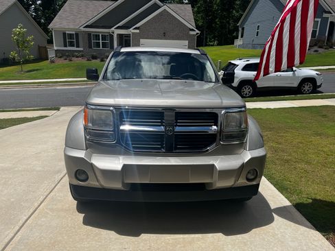 Used 2008 Dodge Nitro SXT RWD image 2