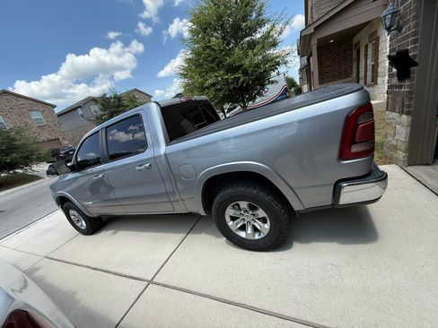 Used 2019 RAM 1500 Laramie AWD/4WD image 4