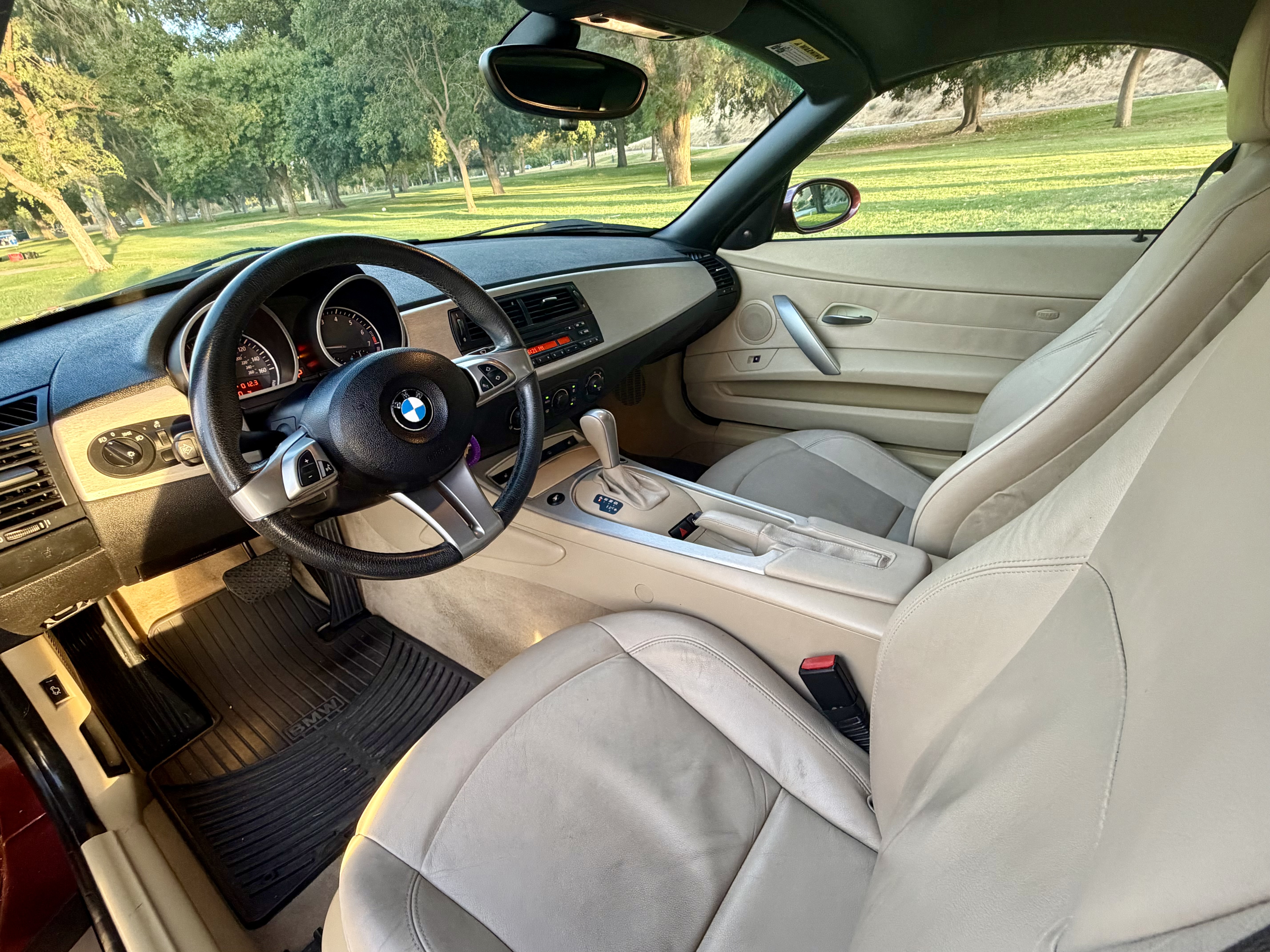 Used 2005 BMW Z4 3.0i RWD image 9