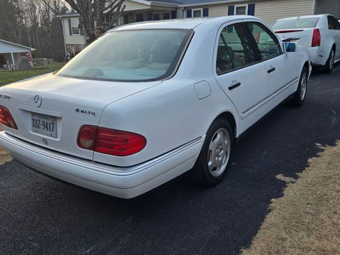 Used 1998 Mercedes-Benz E 320 4MATIC Sedan image 10