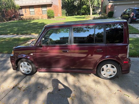 Used 2006 Scion xB FWD image 1