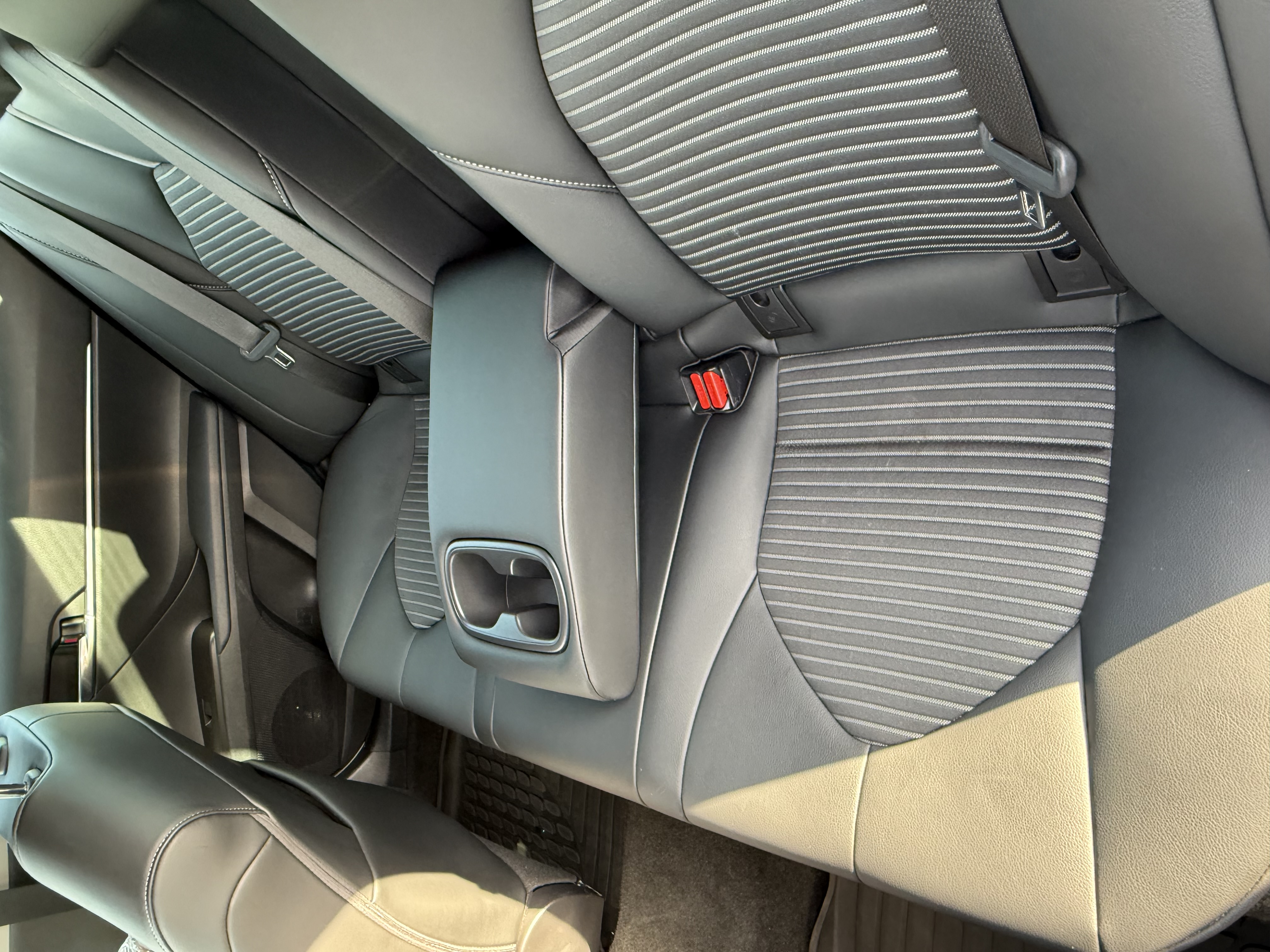 Used 2021 Toyota Camry SE w/ Cold Weather Package FWD image 15