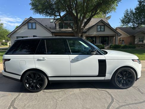 Used 2020 Land Rover Range Rover HSE image 1