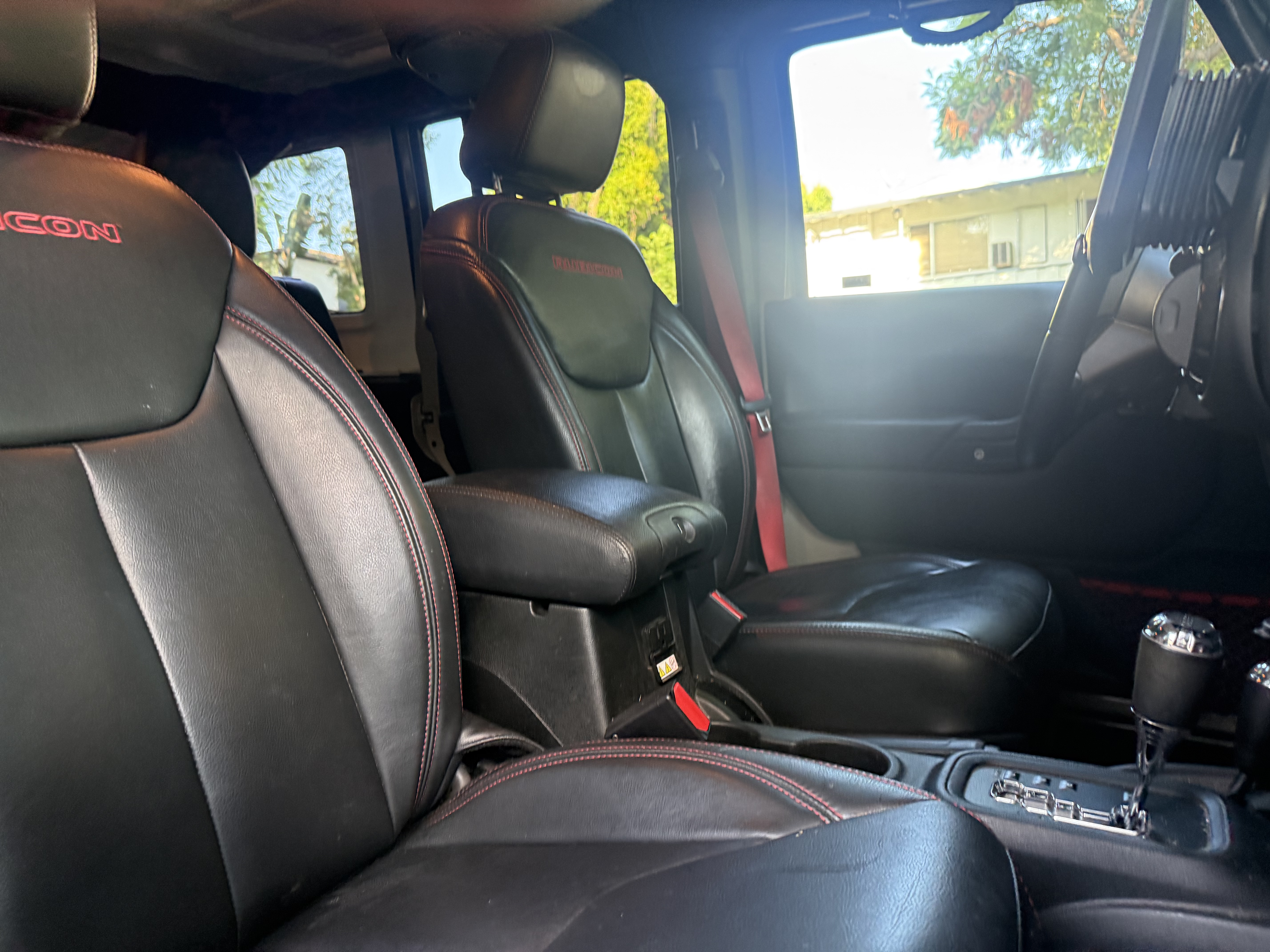 Used 2017 Jeep Wrangler Unlimited Rubicon AWD/4WD image 25