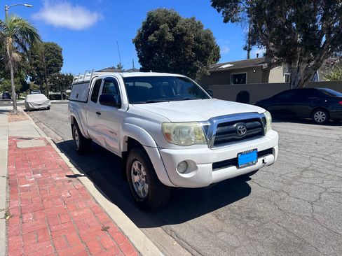 Used 2006 Toyota Tacoma PreRunner w/ TRD Off-Road Pkg #1 RWD image 2