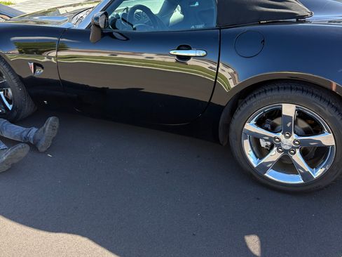 Used 2006 Pontiac Solstice Convertible w/ Premium Package image 9