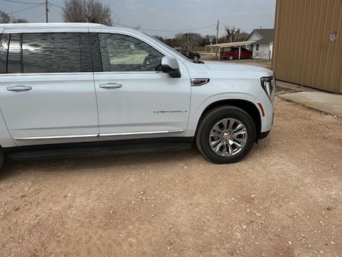 Used 2026 GMC Yukon XL Denali w/ LPO, Floor Liner Package image 10