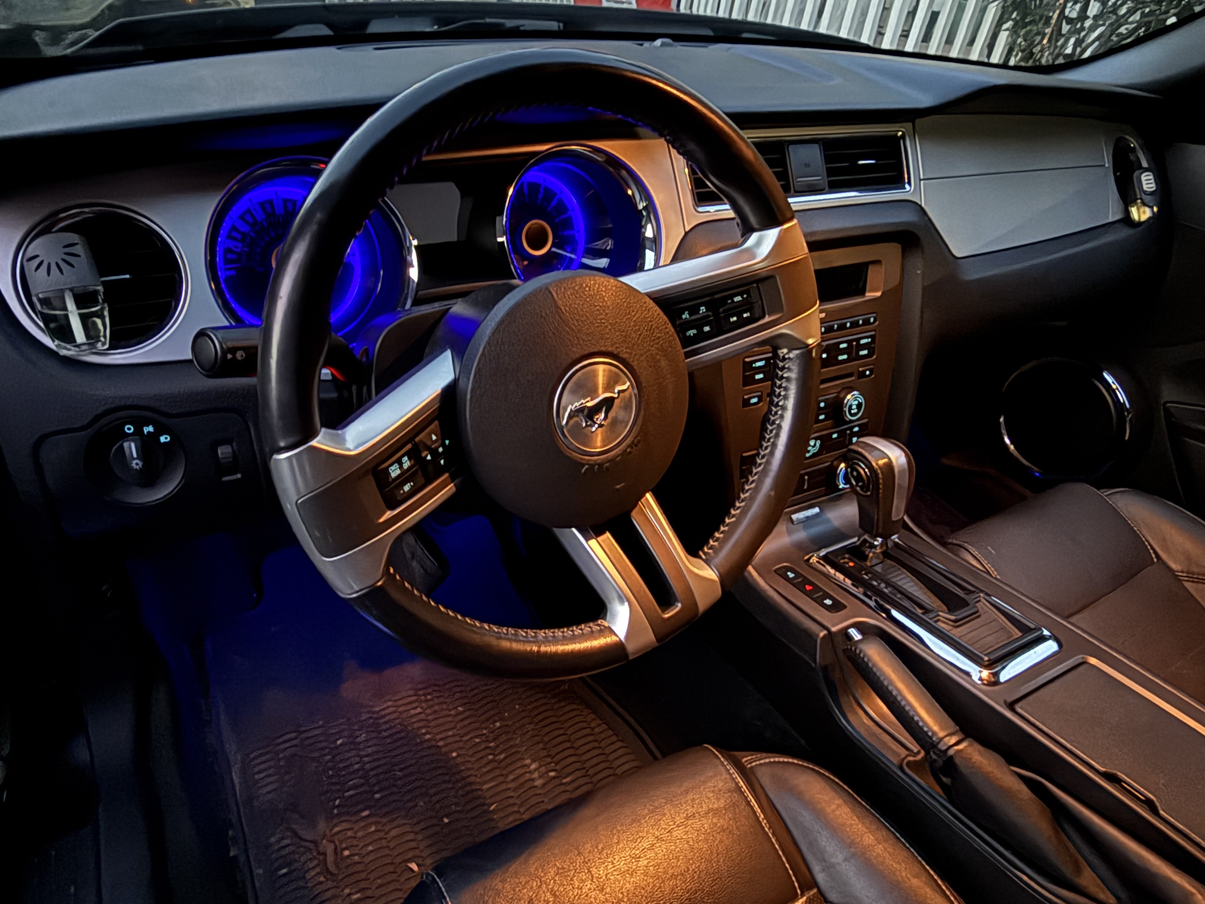 Used 2013 Ford Mustang Premium RWD image 13