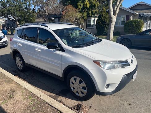 Used 2013 Toyota RAV4 LE image 2