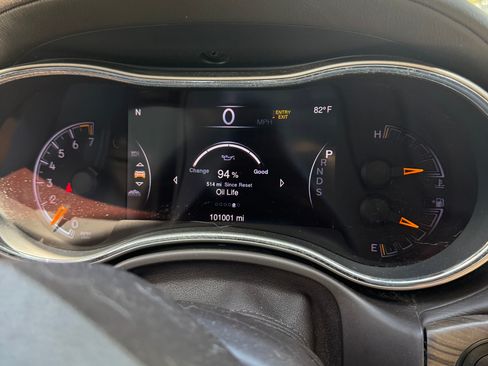 Used 2014 Jeep Grand Cherokee Overland w/ Advanced Technology Group AWD/4WD image 14