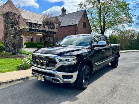 Used 2019 RAM 1500 Limited image 1