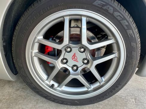 Used 2004 Chevrolet Corvette Z06 w/ Memory Package RWD image 11