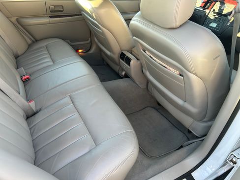 Used 2003 Lincoln Town Car Signature image 14