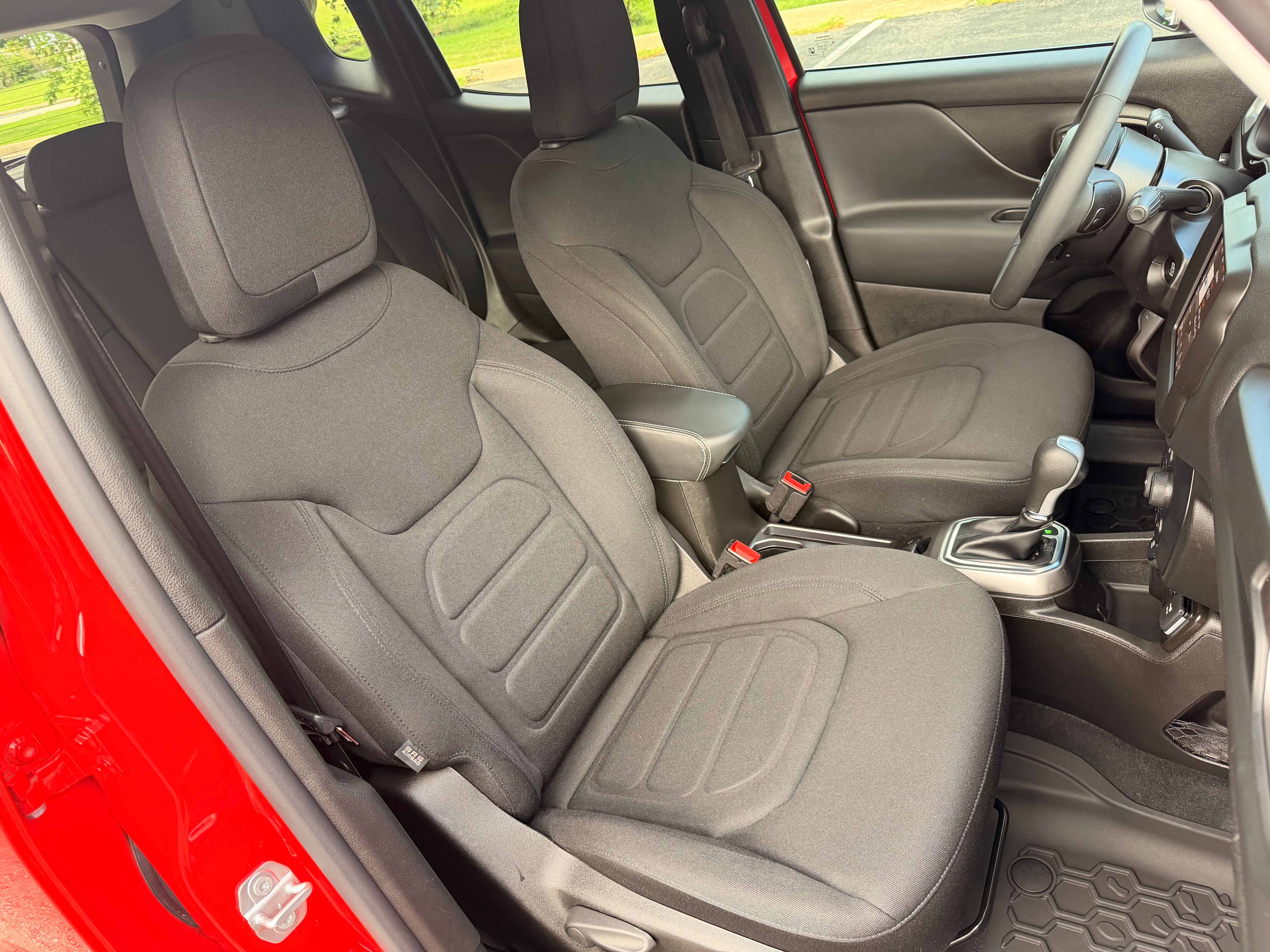 Used 2022 Jeep Renegade Latitude AWD/4WD image 18