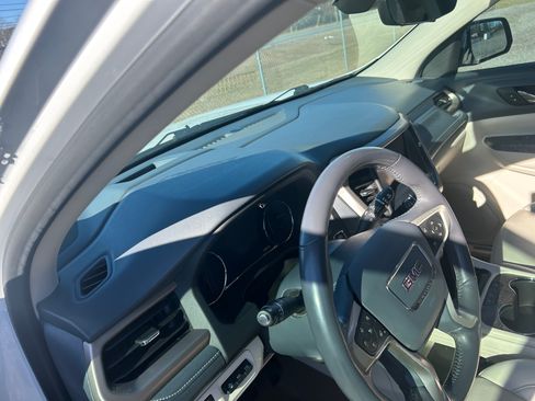 Used 2021 GMC Acadia Denali w/ Denali Technology Package image 9