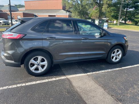 Used 2019 Ford Edge SE image 4