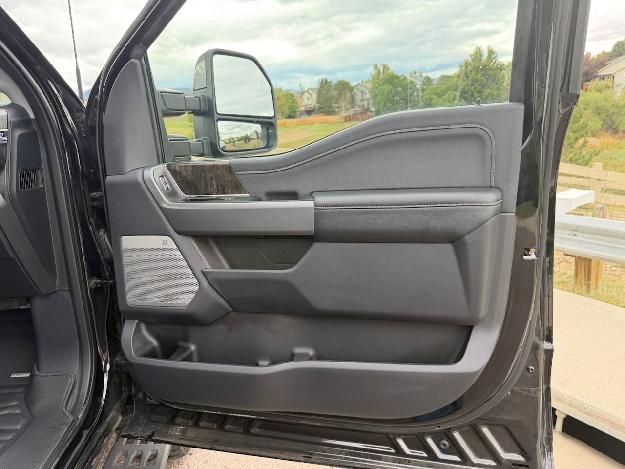 Used 2025 Ford F350 Lariat w/ Lariat Ultimate Package AWD/4WD image 20