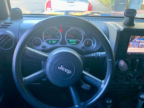 Used 2007 Jeep Wrangler Unlimited Sahara w/ Trailer Tow Group image 19