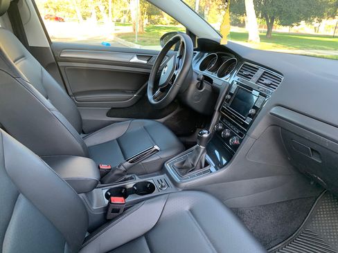 Used 2020 Volkswagen Golf 4-Door image 8