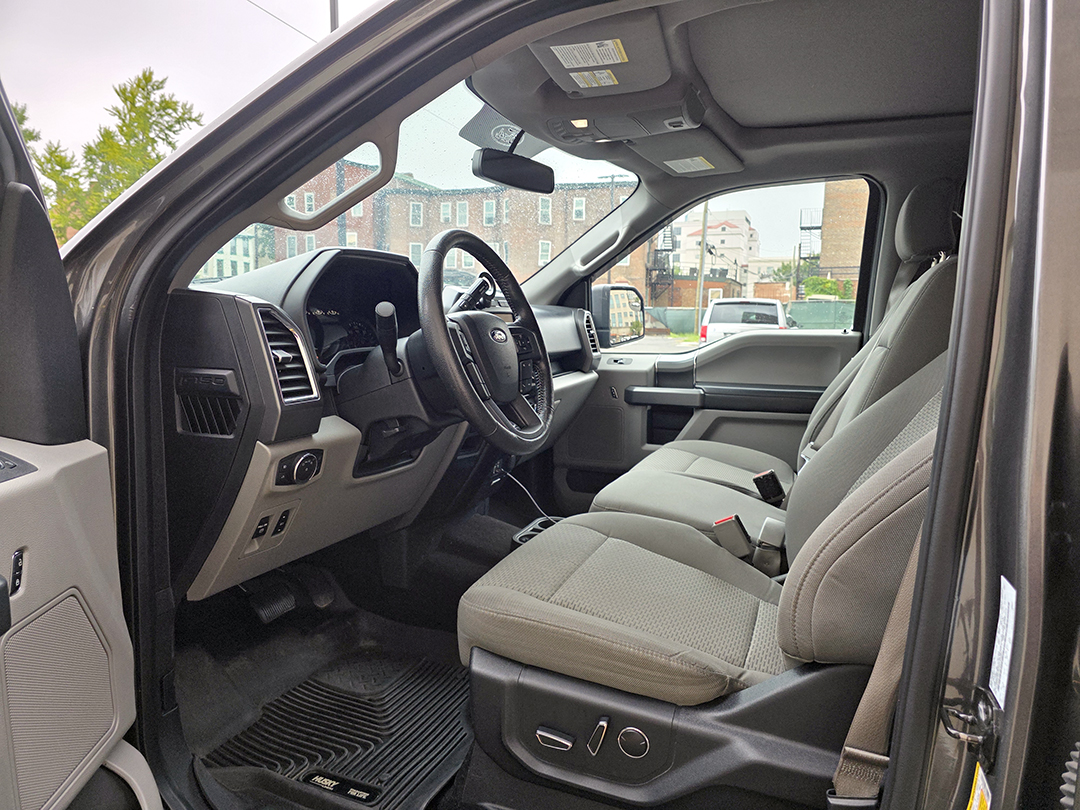 Used 2016 Ford F150 XLT w/ Equipment Group 302A Luxury AWD/4WD image 8