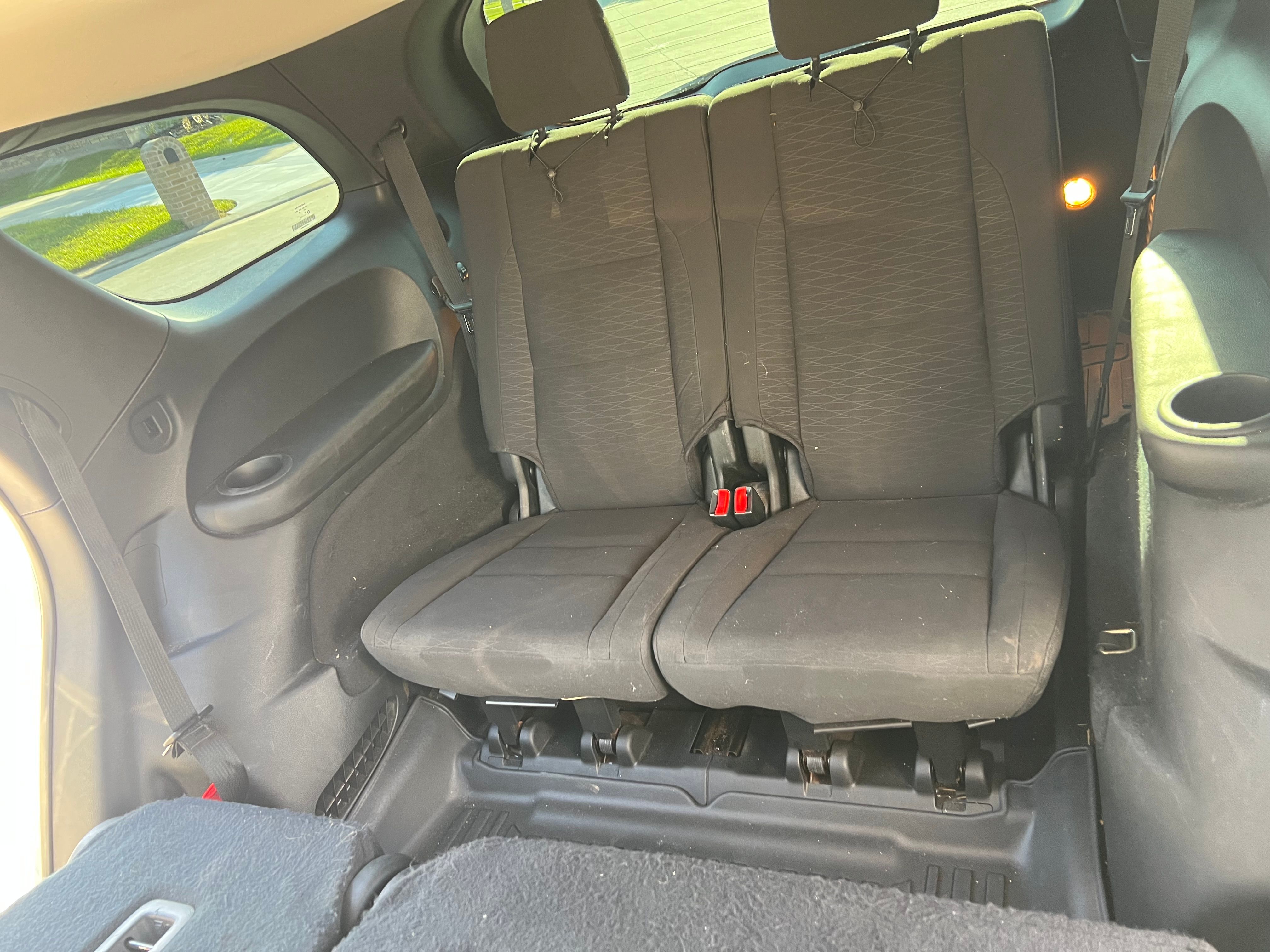 Used 2018 Dodge Durango SXT w/ 3rd Row Seating Group RWD image 16