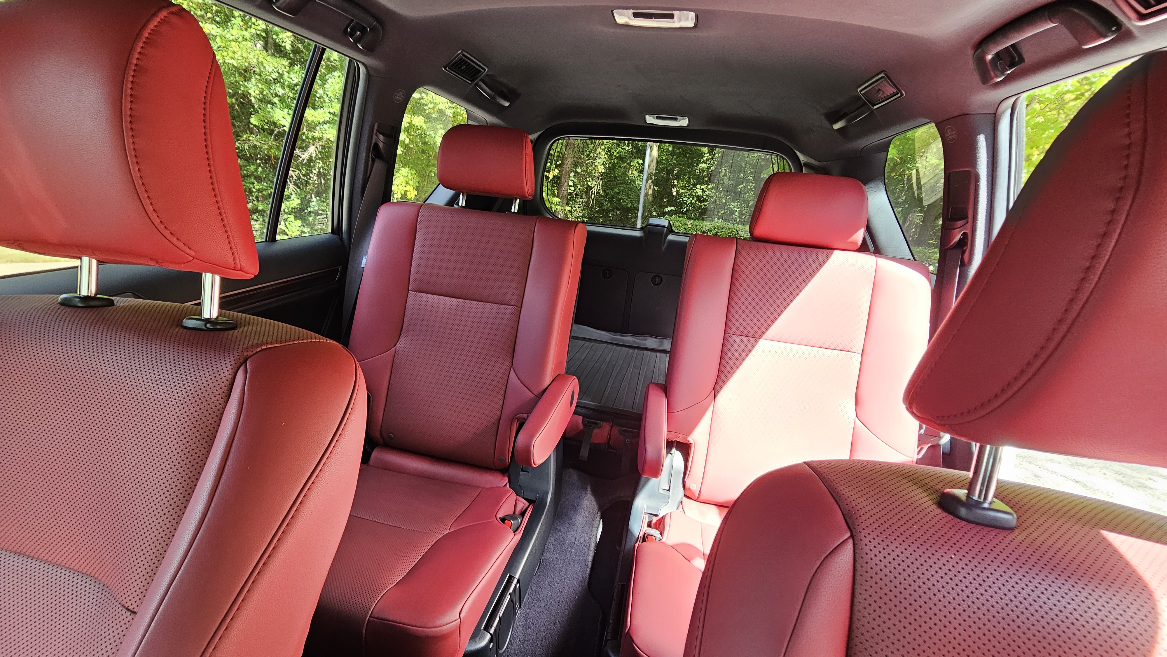 Used 2023 Lexus GX 460 Premium w/ Accessory Package AWD/4WD image 14