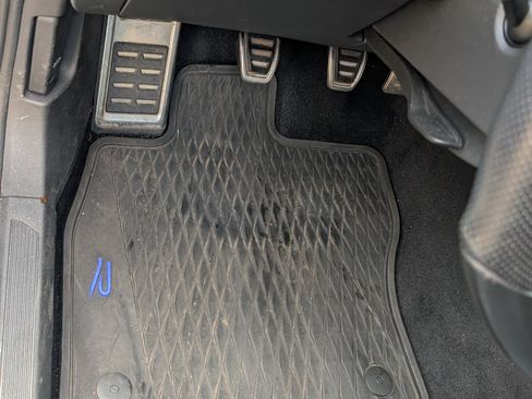 Used 2022 Volkswagen Golf R image 18