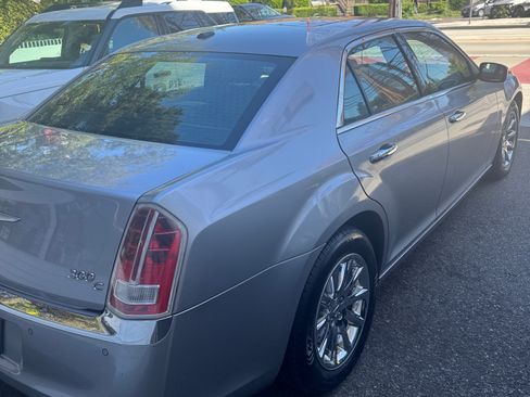Used 2011 Chrysler 300 C RWD image 2