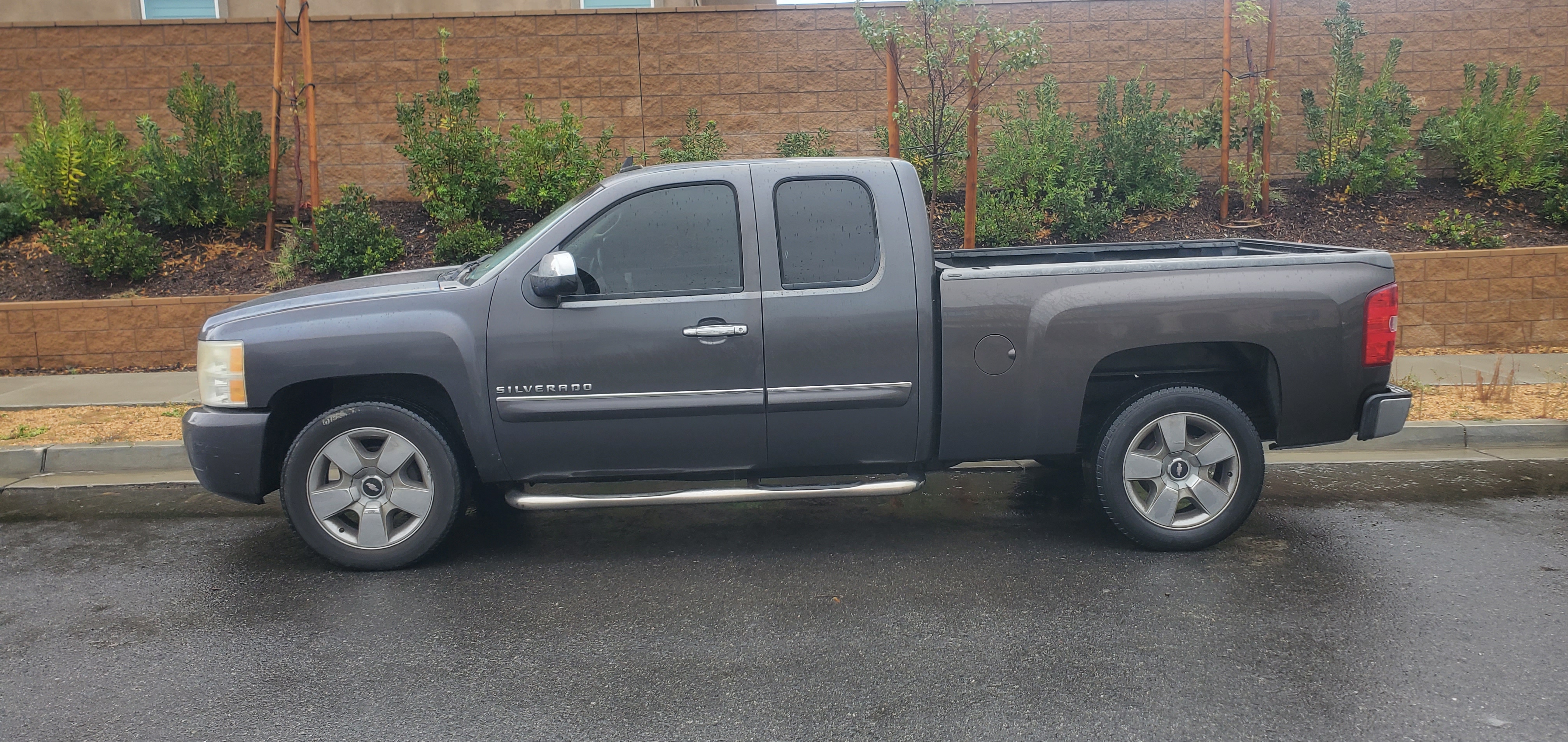 Used 2010 Chevrolet Silverado 1500 LT w/ Regional Value Package RWD image 2
