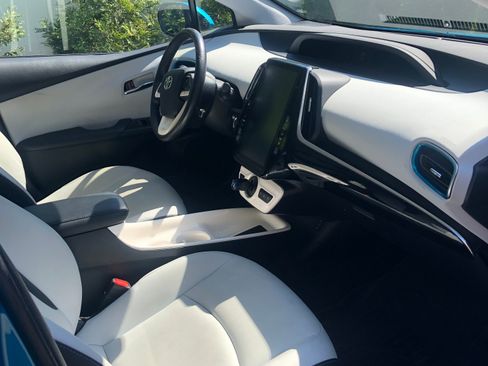 Used 2018 Toyota Prius Prime Premium FWD image 13