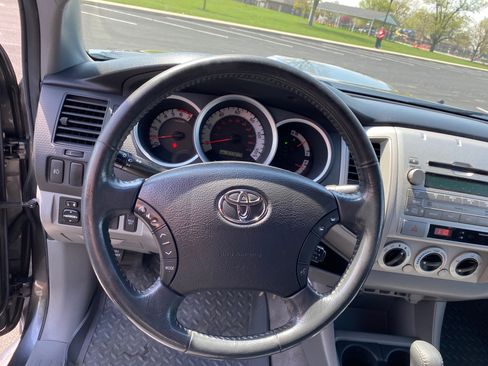 Used 2011 Toyota Tacoma 4x4 Double Cab w/ TRD Sport Pkg w/JBL Audio image 12