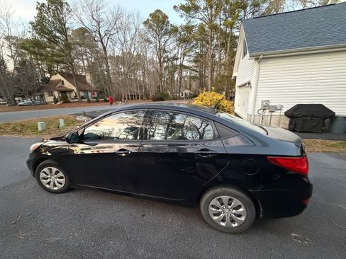 Used 2015 Hyundai Accent GLS image 10
