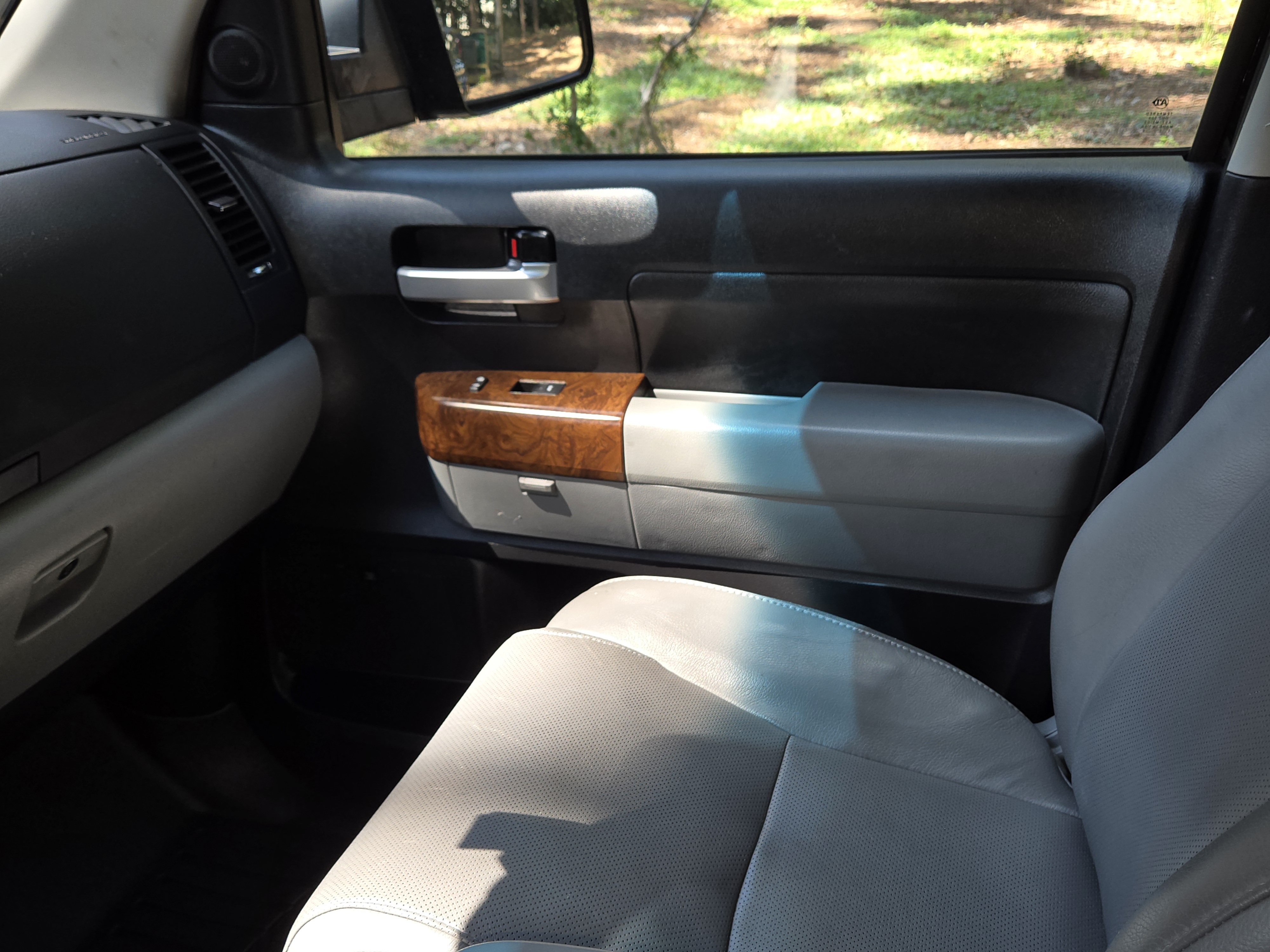 Used 2012 Toyota Tundra Limited w/ Platinum Pkg RWD image 24