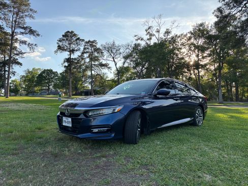 Used 2018 Honda Accord Touring image 13