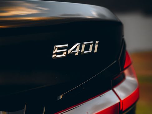 Used 2019 BMW 540i w/ M Sport Package image 5