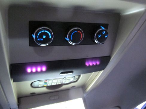 Used 2015 Chrysler Town & Country Touring image 24