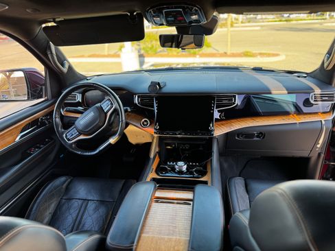 Used 2022 Jeep Grand Wagoneer Series III image 4