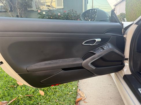 Used 2018 Porsche 718 Cayman GTS RWD image 17