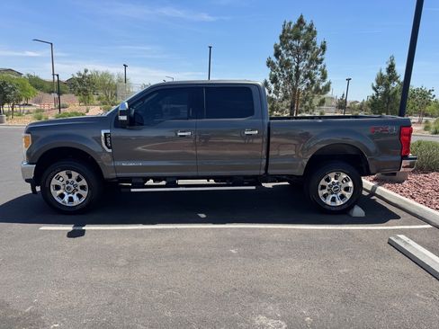 Used 2017 Ford F250 Lariat w/ Chrome Package image 6