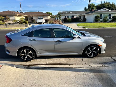 Used 2016 Honda Civic Touring image 1