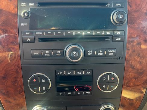 Used 2007 Chevrolet Suburban LT w/ LT Preferred Equipment Group image 13