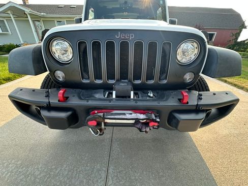 Used 2017 Jeep Wrangler Rubicon AWD/4WD image 5