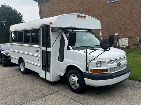 Used 2007 Chevrolet Express 3500 w/ School Bus Package RWD image 1