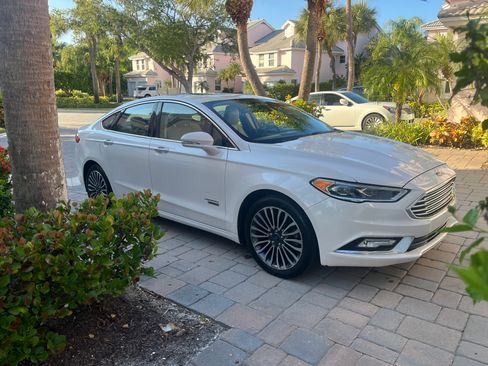 Used 2017 Ford Fusion Energi Titanium image 2