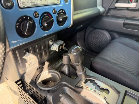 Used 2013 Toyota FJ Cruiser 4WD w/ Convenience Pkg image 12