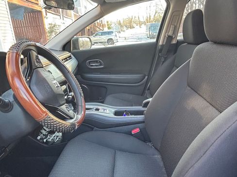 Used 2018 Honda HR-V EX image 8