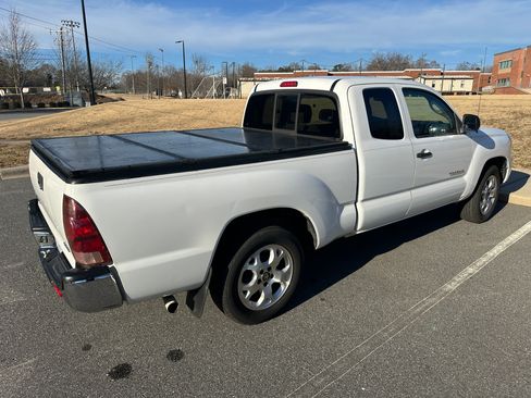 Used 2005 Toyota Tacoma 2WD Access Cab image 2