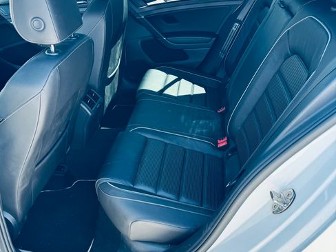 Used 2018 Volkswagen Golf 4-Door image 5