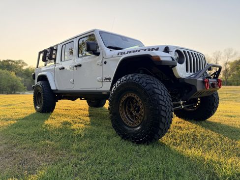 Used 2021 Jeep Gladiator Rubicon image 2