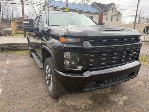 Used 2021 Chevrolet Silverado 2500 Custom w/ Custom Value Package image 4
